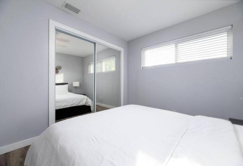 The Palms At Middle River Terrace 4