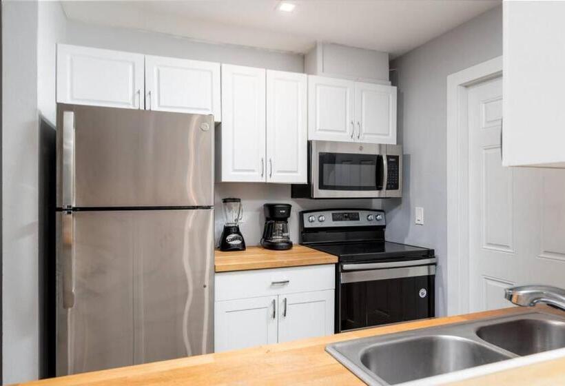 The Palms At Middle River Terrace 4