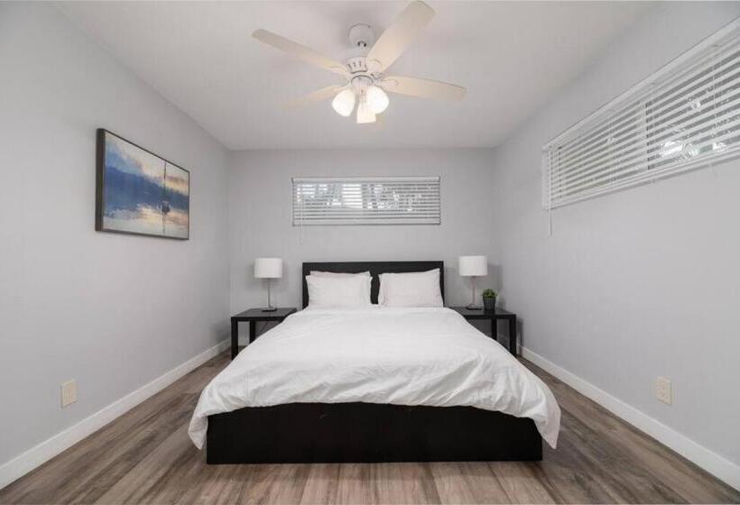 The Palms At Middle River Terrace 4