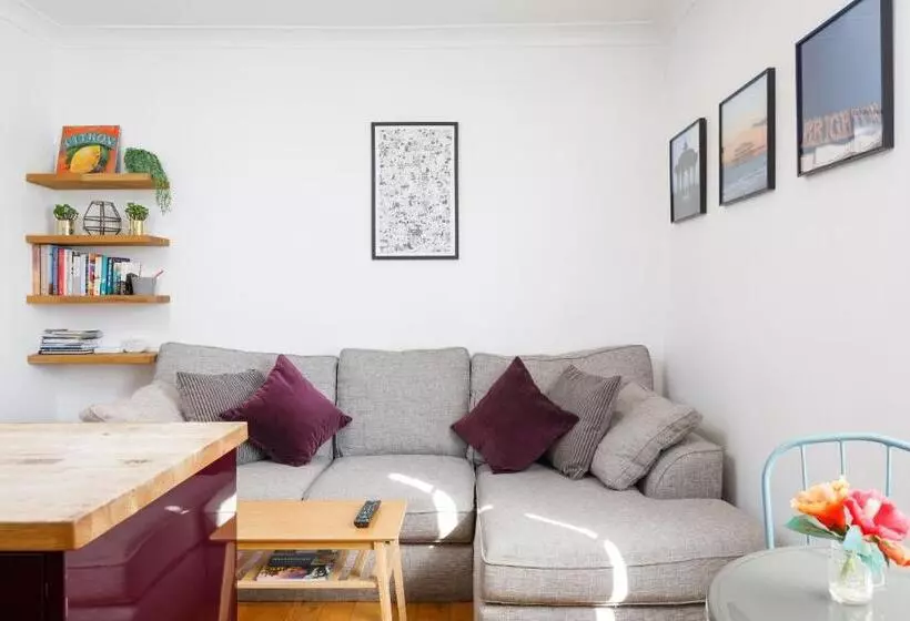 Trendy Central 1 Bed Flat With Roof Terrace