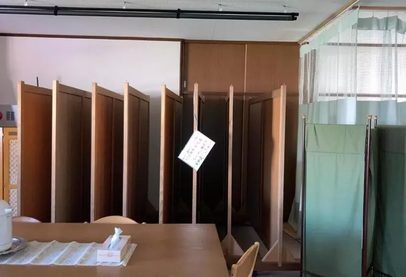 ユースホステル すずめのお宿 つばめの間 最大30名 Swallow Room Maximum Of 30 People