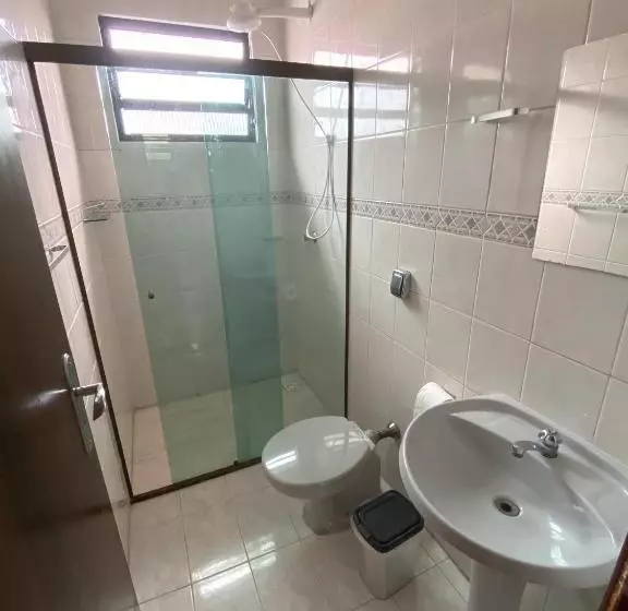 Apartamento No Guarujá, A Poucos Minutos Da Praia