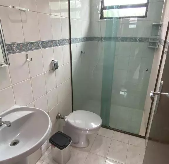 Apartamento No Guarujá, A Poucos Minutos Da Praia