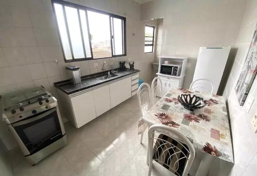 Apartamento No Guarujá, A Poucos Minutos Da Praia