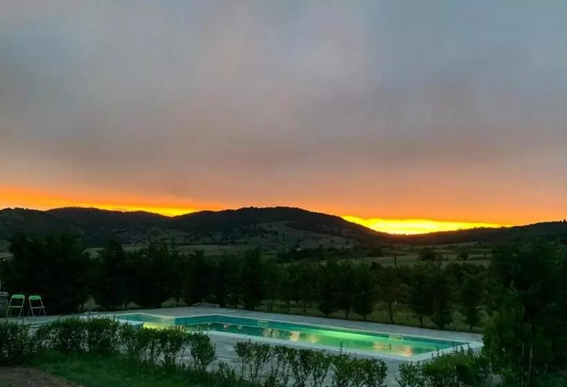 Hotelli хотел планински кът