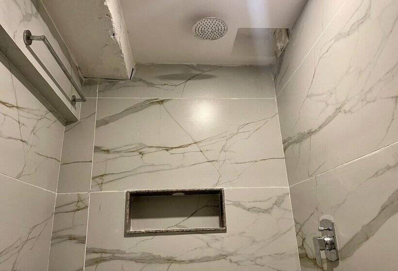 בית מלון כפרי Himgiri