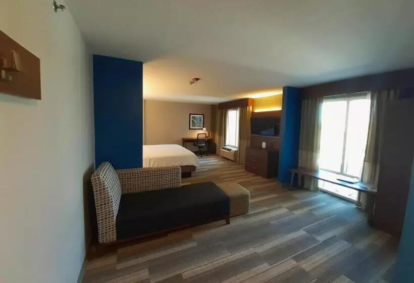 هتل Holiday Inn Express Trincity, An Ihg