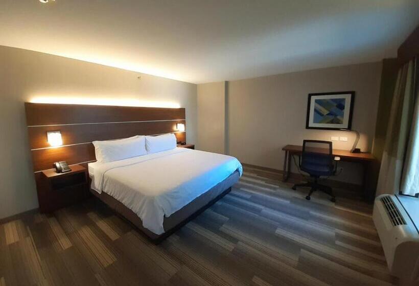 هتل Holiday Inn Express Trincity, An Ihg