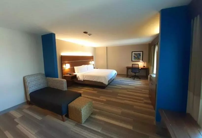 هتل Holiday Inn Express Trincity, An Ihg