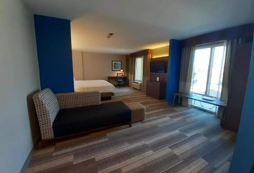 هتل Holiday Inn Express Trincity, An Ihg