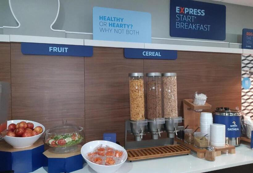 هتل Holiday Inn Express Trincity, An Ihg