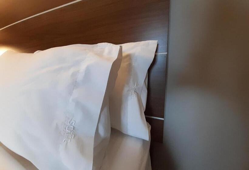 هتل Holiday Inn Express Trincity, An Ihg