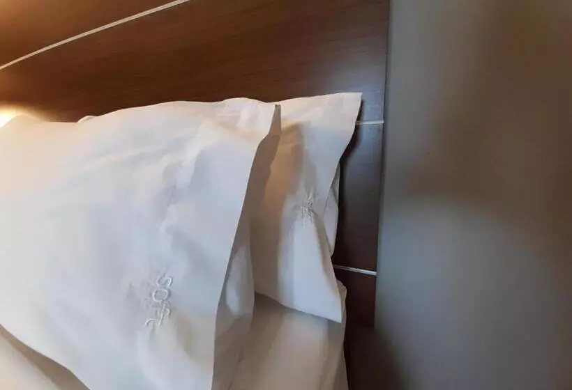 هتل Holiday Inn Express Trincity, An Ihg