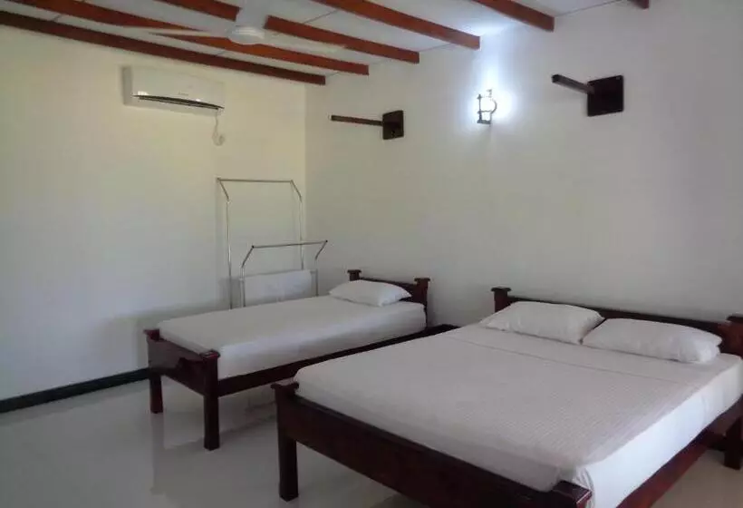 Majatalo Man Guest Polonnaruwa