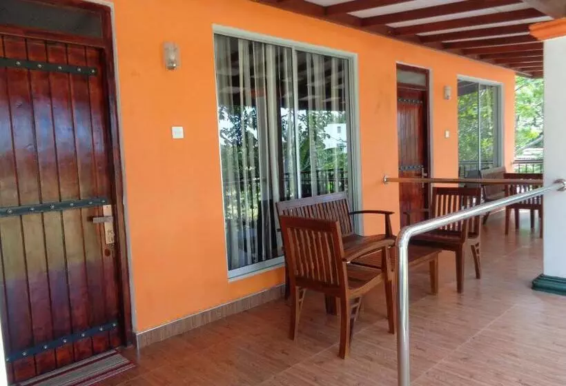 Majatalo Man Guest Polonnaruwa