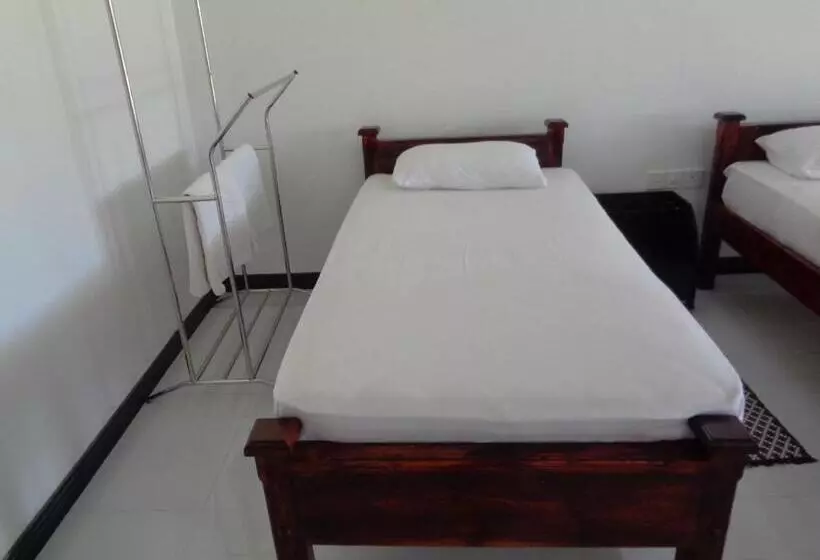 Majatalo Man Guest Polonnaruwa