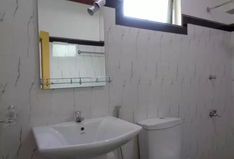 Majatalo Man Guest Polonnaruwa