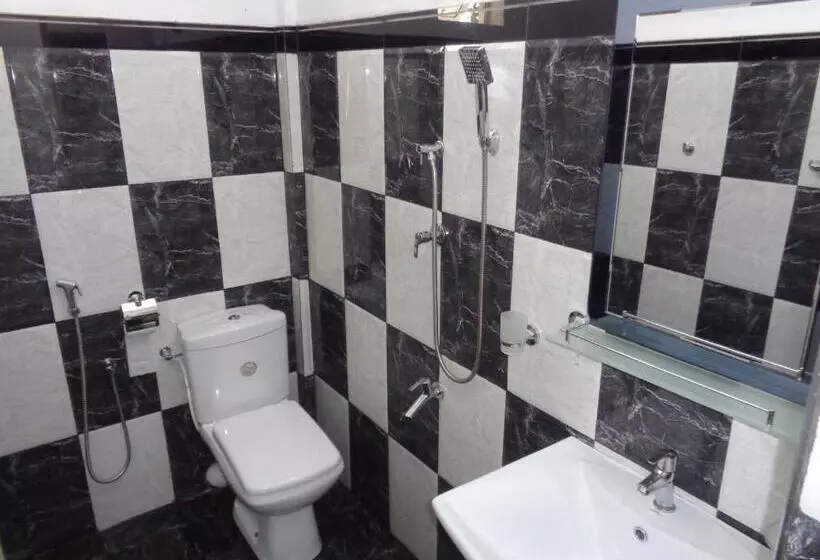 Majatalo Man Guest Polonnaruwa