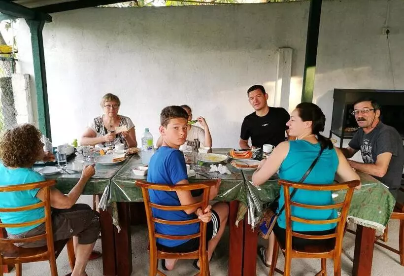 Majatalo Man Guest Polonnaruwa