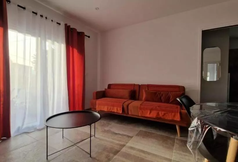 Petite Maison En Pierre