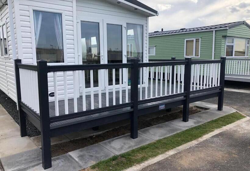 Pg177 Golden Palm Resort 8 Berth Caravan With Decking