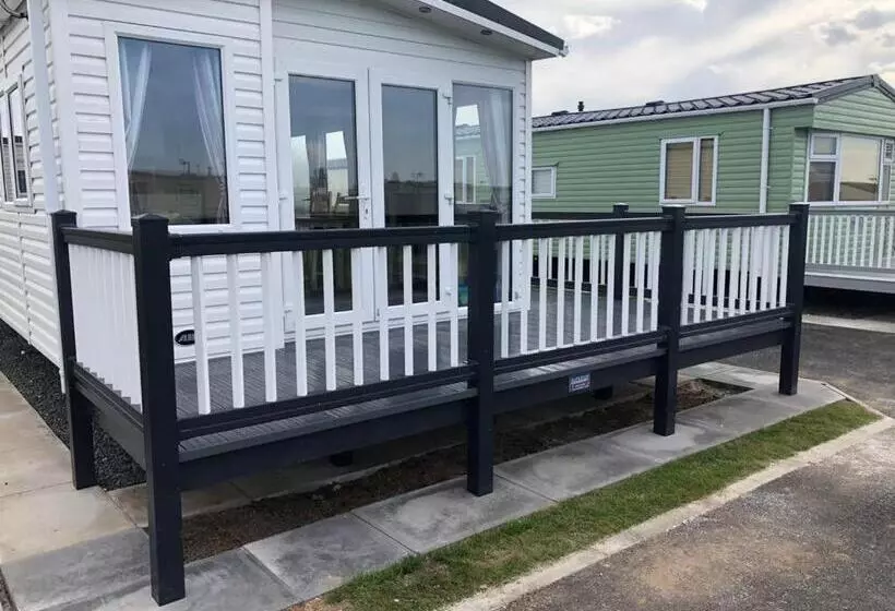 Pg177 Golden Palm Resort 8 Berth Caravan With Decking