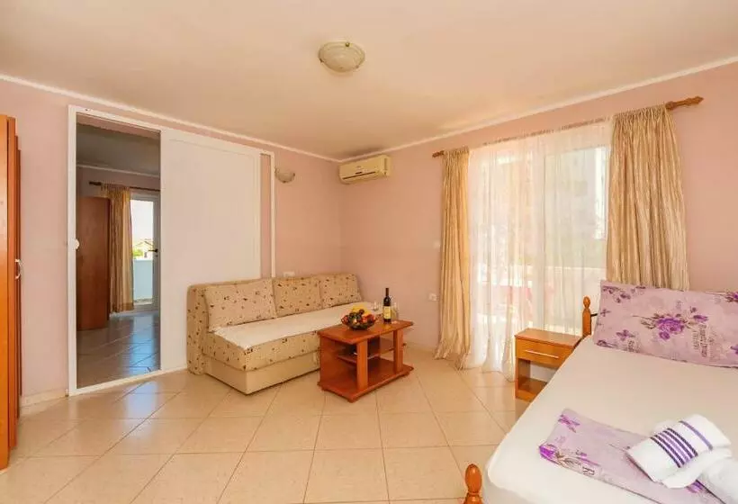 پانسیون Guest House Edita