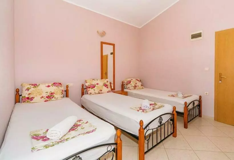 پانسیون Guest House Edita
