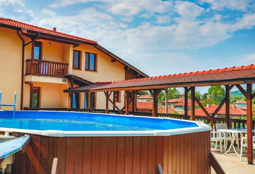 ユースホステル стаи за гост хит хаус и спа