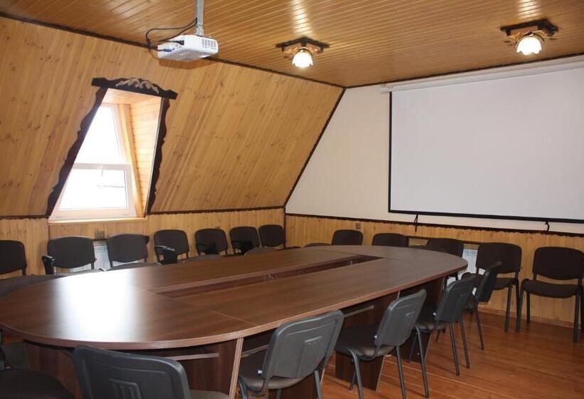 فندق база відпочинку тростян