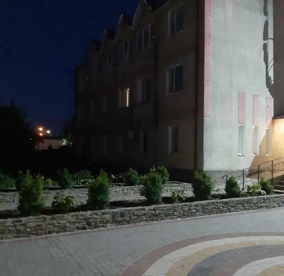 호텔 готель адріана