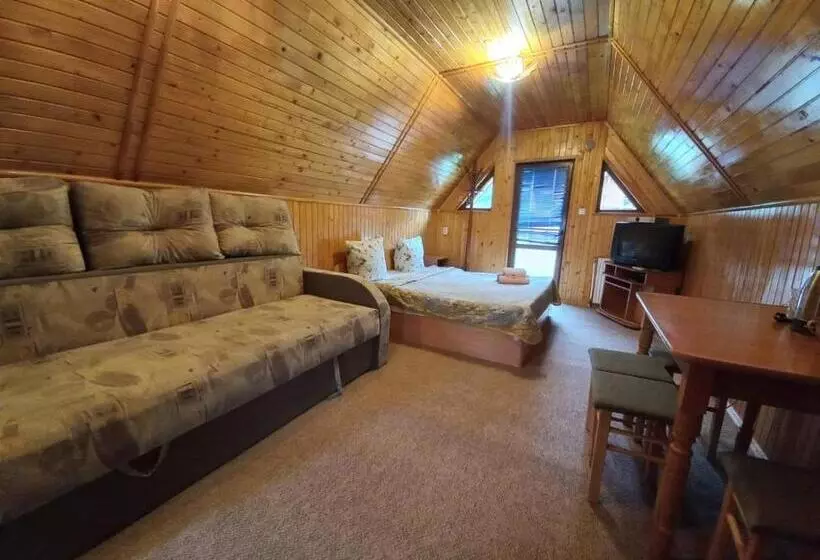 Majatalo у тараса і лесі