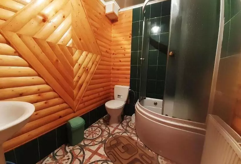 Majatalo у тараса і лесі