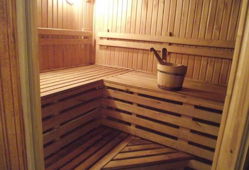 Pension (Hôtel basse catégorie) у тараса і лесі