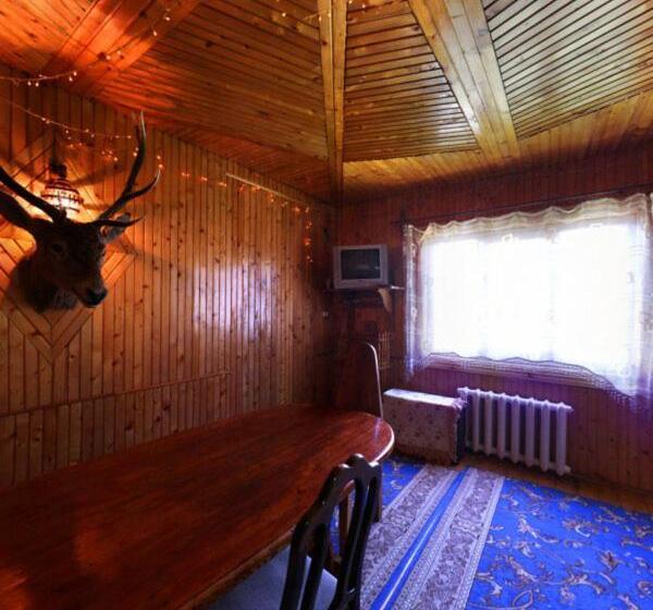 Pension (Hôtel basse catégorie) у тараса і лесі