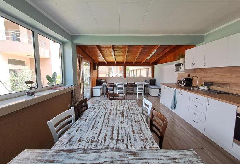 بنسيون приятелската къща