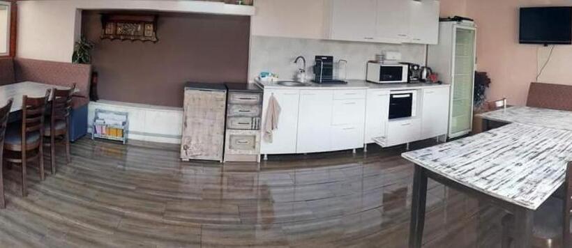 بنسيون приятелската къща