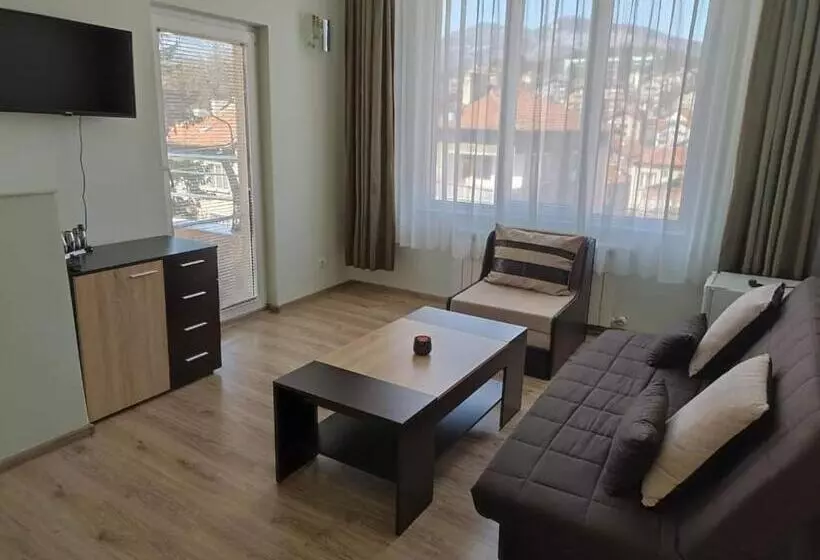 ペンション приятелската къща