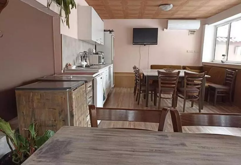 ペンション приятелската къща