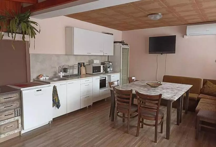 ペンション приятелската къща