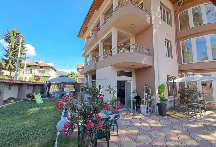 ペンション приятелската къща