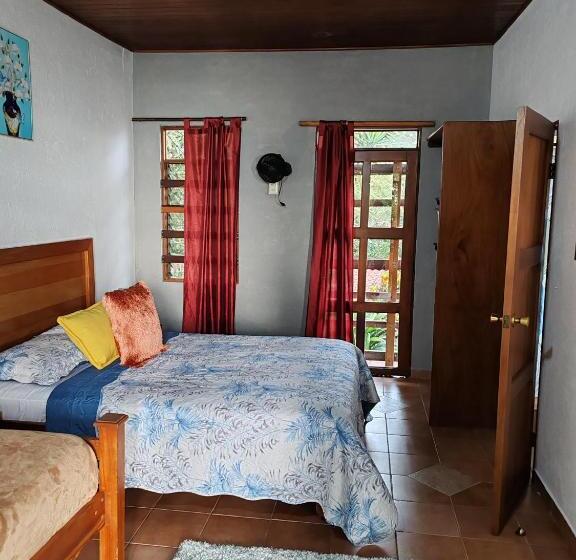 민박 La Ceiba Tree Lodge