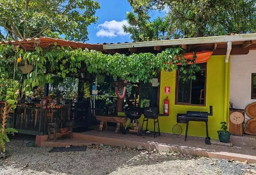 Aamiaismajoitus (B&B) La Ceiba Tree Lodge