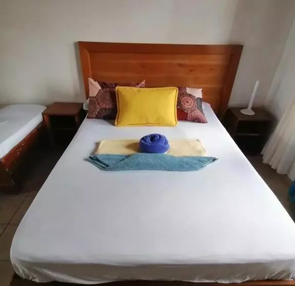 Aamiaismajoitus (B&B) La Ceiba Tree Lodge