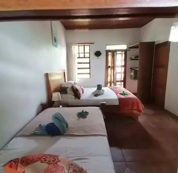 Aamiaismajoitus (B&B) La Ceiba Tree Lodge