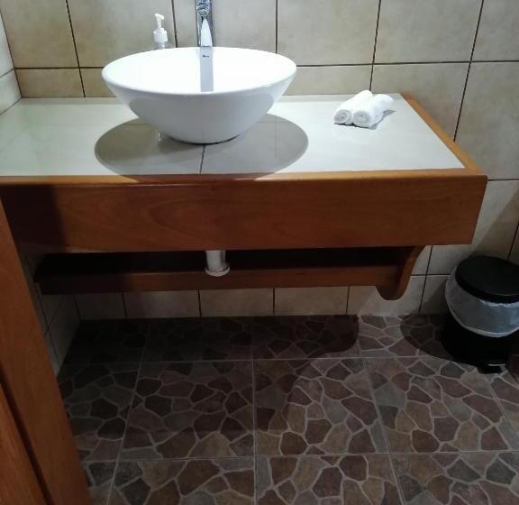 민박 La Ceiba Tree Lodge