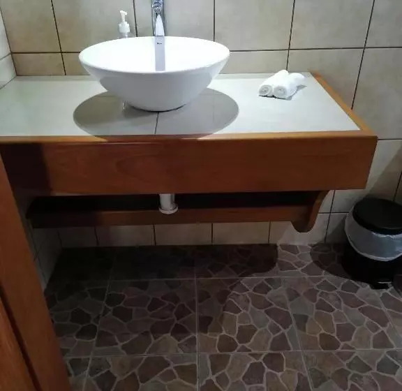 Aamiaismajoitus (B&B) La Ceiba Tree Lodge