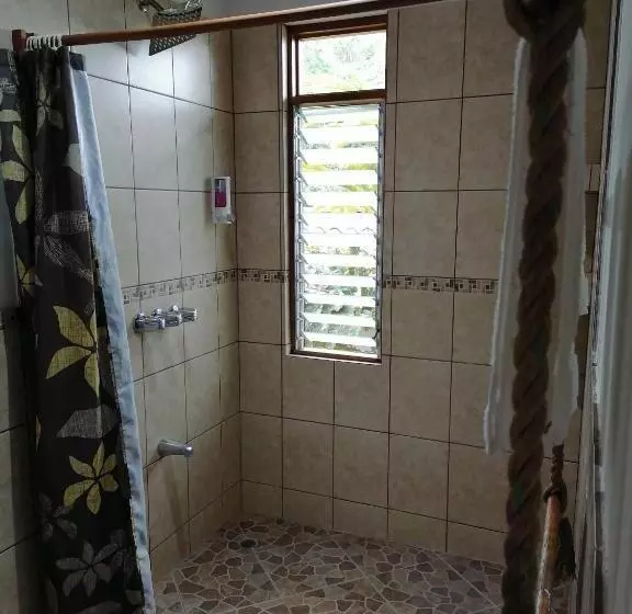 Aamiaismajoitus (B&B) La Ceiba Tree Lodge