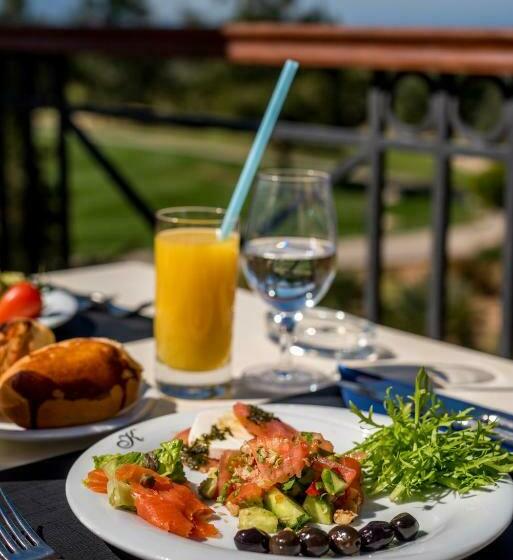 هتل Korineum Golf & Beach Resort