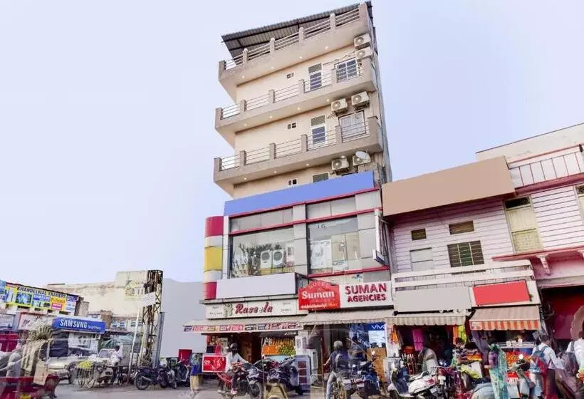 ホテル O Suman Palace